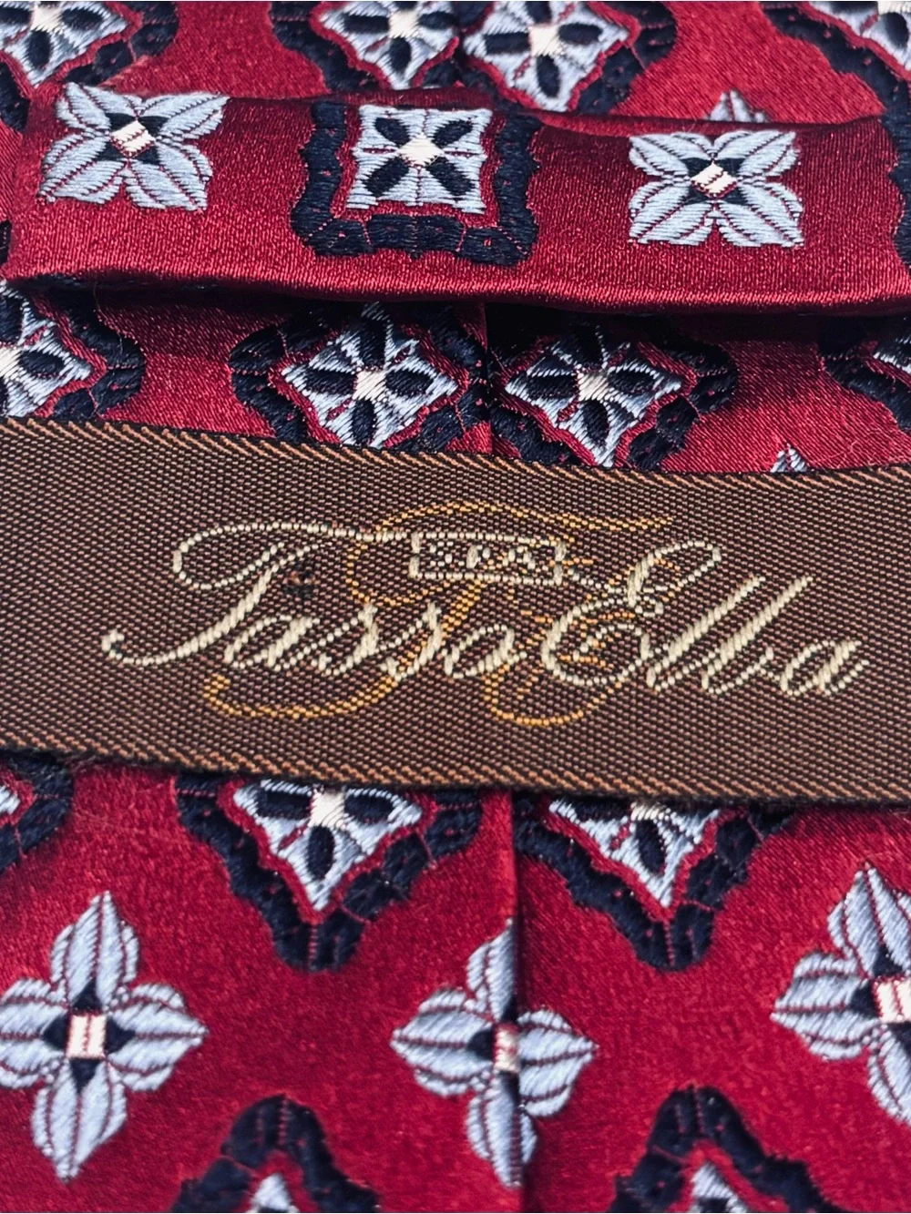 Brand New Stylish Tie By Tasso Elba - Tie Width Is 4 Inches